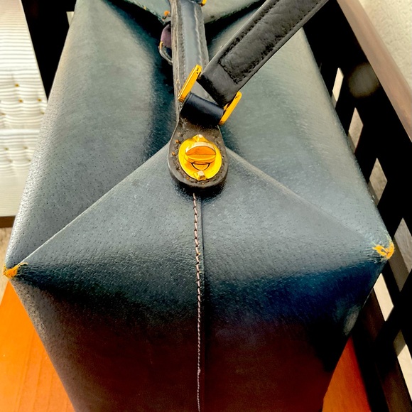 Vintage Gucci Train Case or Cosmetic Bag in Navy Leather in FVC - Picture 6 of 12